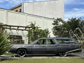 CHRYSLER TOWN COUNTRY 1977