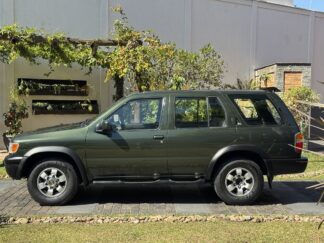 NISSAN PATHFINDER SE 1997